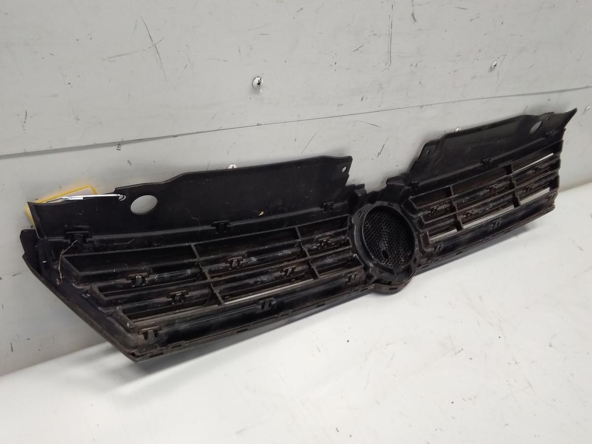VW Jetta VI 162 original K&uuml;hlergrill mit Emblem BJ2012