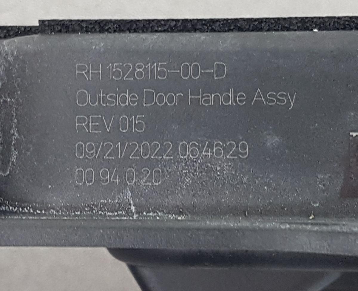 Tesla Model Y T&uuml;rgriff hinten rechts 1528115-00-D Bj22 schwarz passt auch vorn