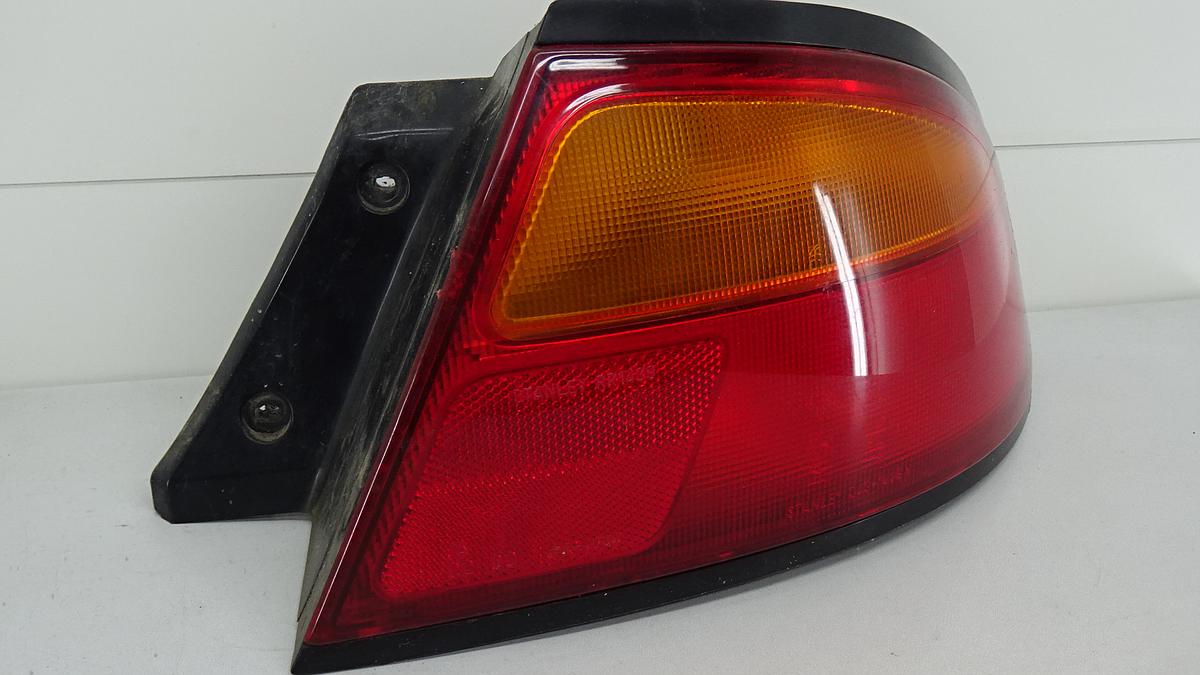 Mazda 323F BA BJ1998 Rückleuchte Rücklicht rechts 0431439 5 Türig