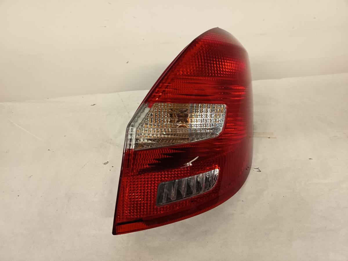 Skoda Fabia II 5J Limo Bj 2007 vor Facelift original Rückleuchte rechts