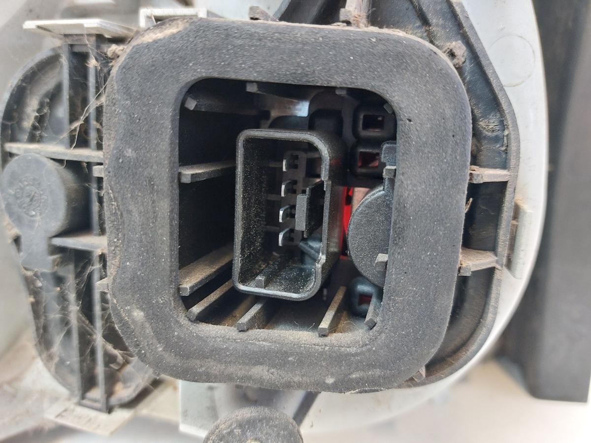 VW Golf V 5 R&uuml;ckleuchte Schlussleuchte R&uuml;cklicht hinten aussen rechts 3/5 T&uuml;rer