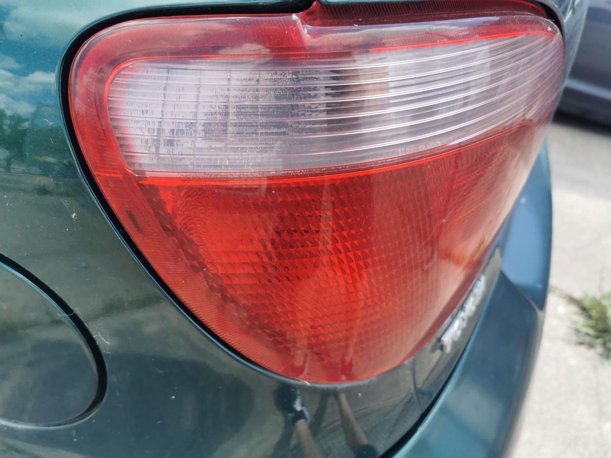 Toyota Yaris P1 Rückleuchte Schlussleuchte Rücklicht Lampe hinten links 3trg