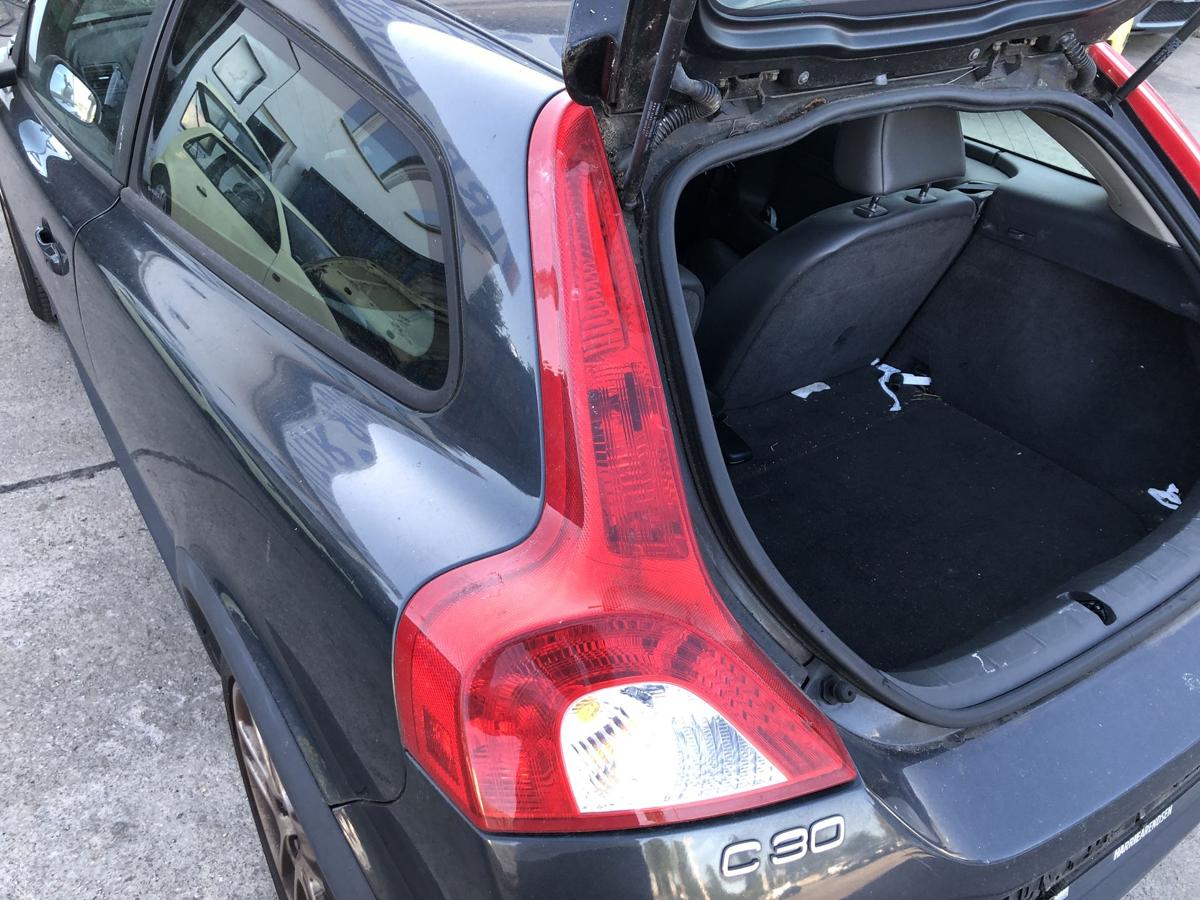 Volvo C30 Typ M R&uuml;ckleuchte links R&uuml;cklicht Heckleuchte kleiner Schaden