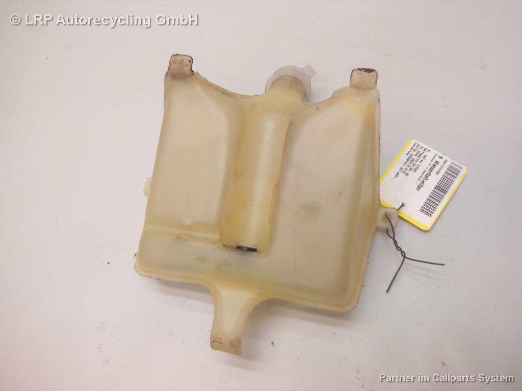 VW Passat 32B BJ1987 Wasserbehälter hinten Kombi 331955453C