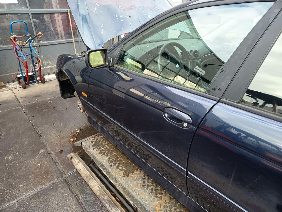 BMW E39 original T&uuml;r vorn links Fahrer 317/5 Orientblau Bj 2003