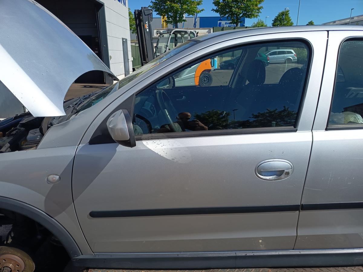 Opel Corsa C original T&uuml;r vorn links Fahrer Z157 Starsilber Bj 2005