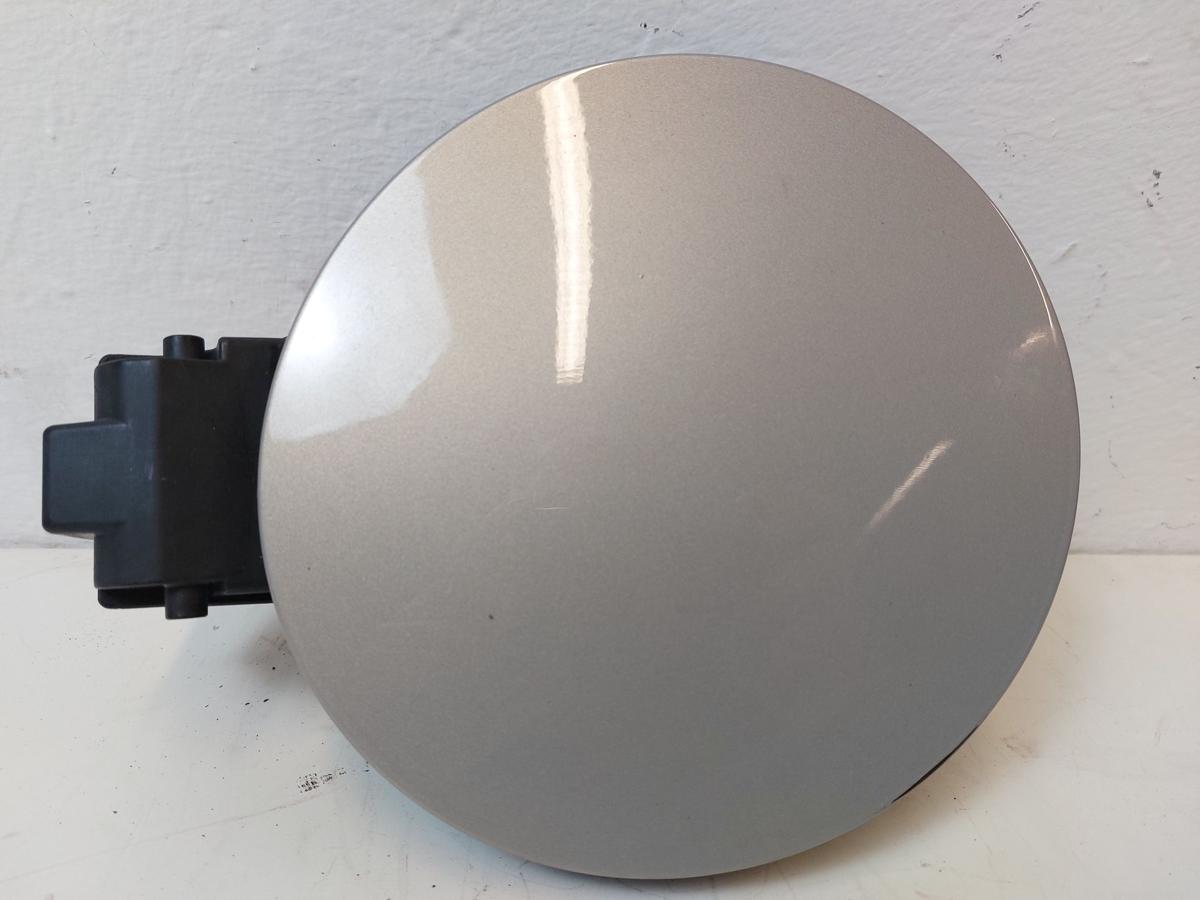 Nissan Micra K14 Tankklappe Tankdeckel Tanverschluss KNV Warm Silver Met