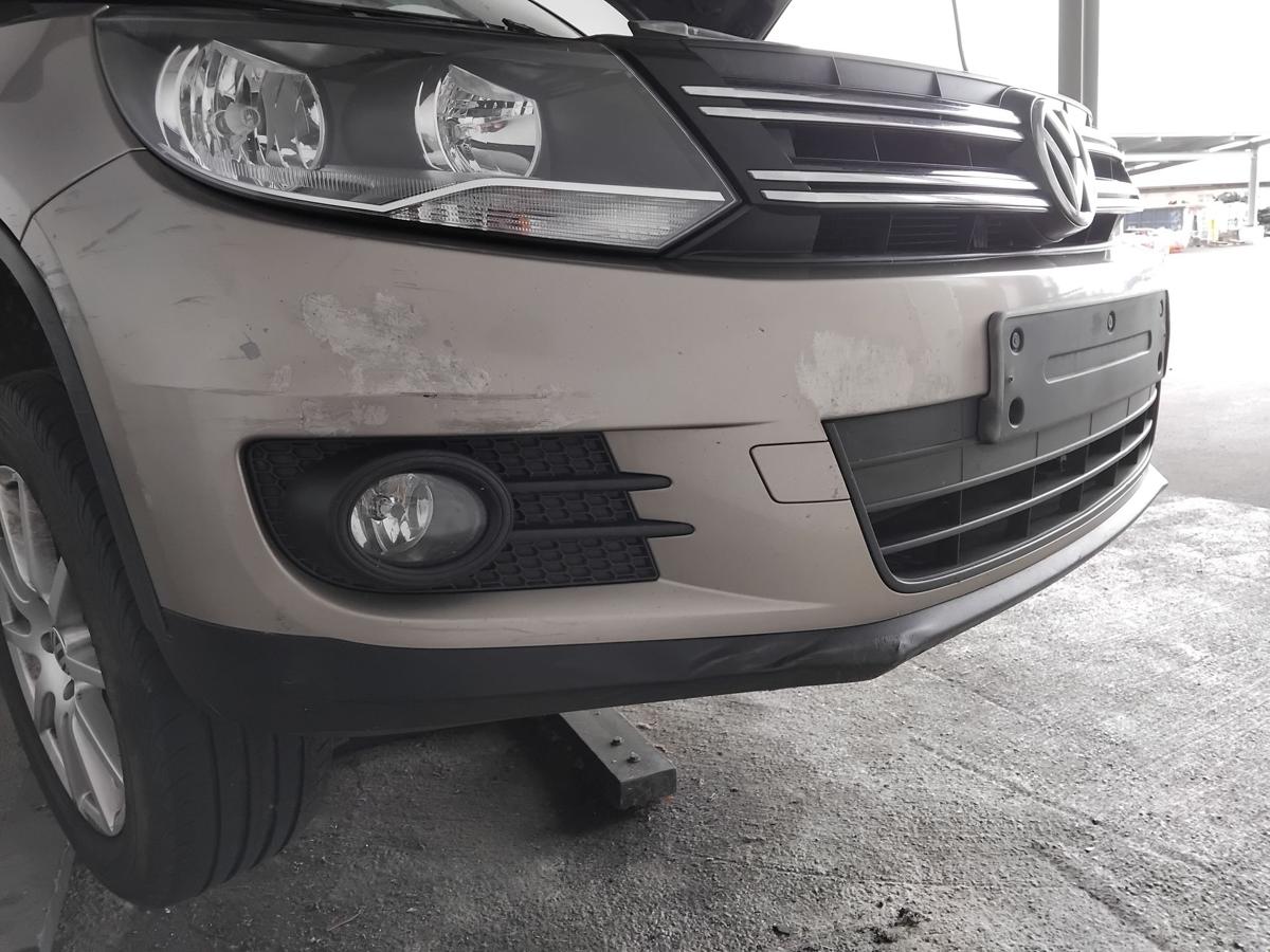 VW Tiguan 5N2 orig Stossf&auml;nger Sto&szlig;stange vorn titaniumbeigemetallic LA1X BJ2012