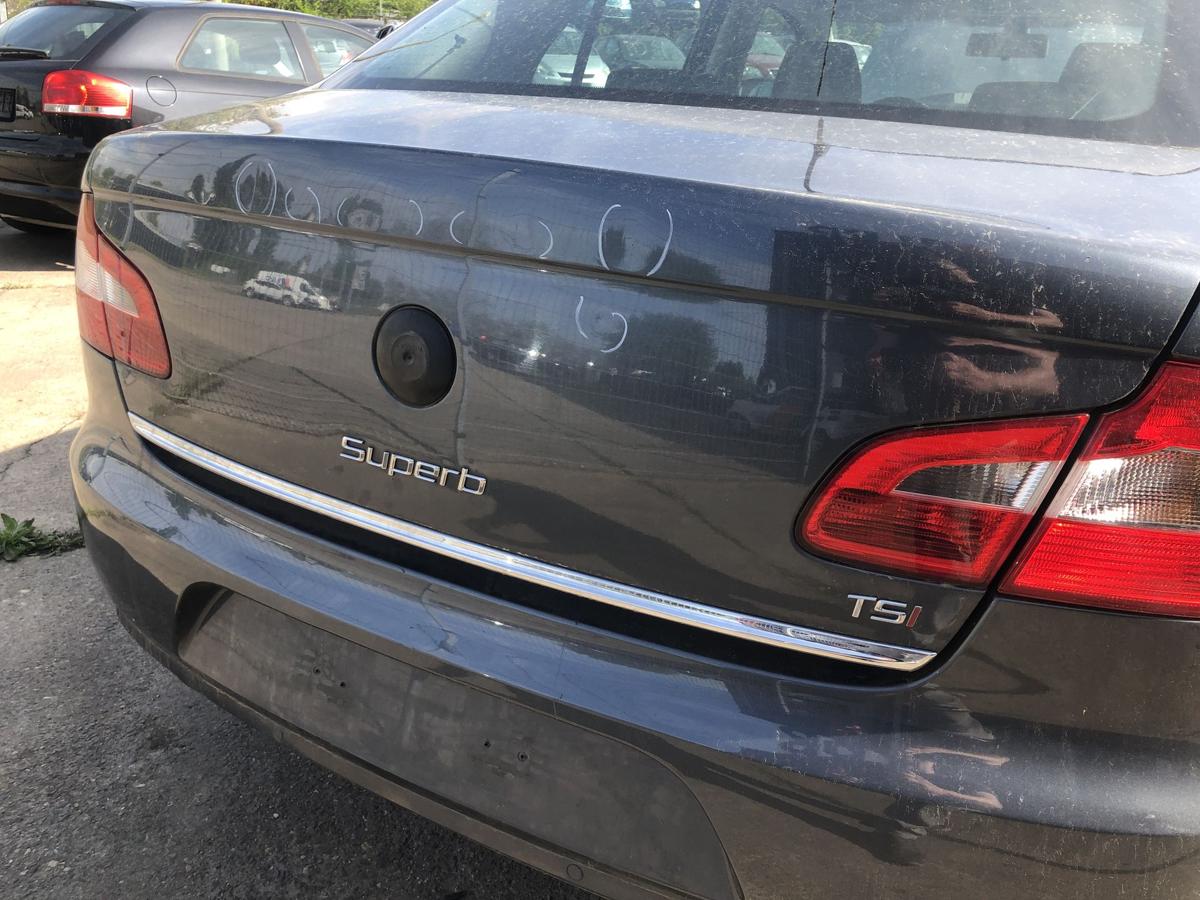 Skoda Superb 2 Typ 3T Heckklappe mit Heckscheibe 2 teilig Kofferklappe LF8J