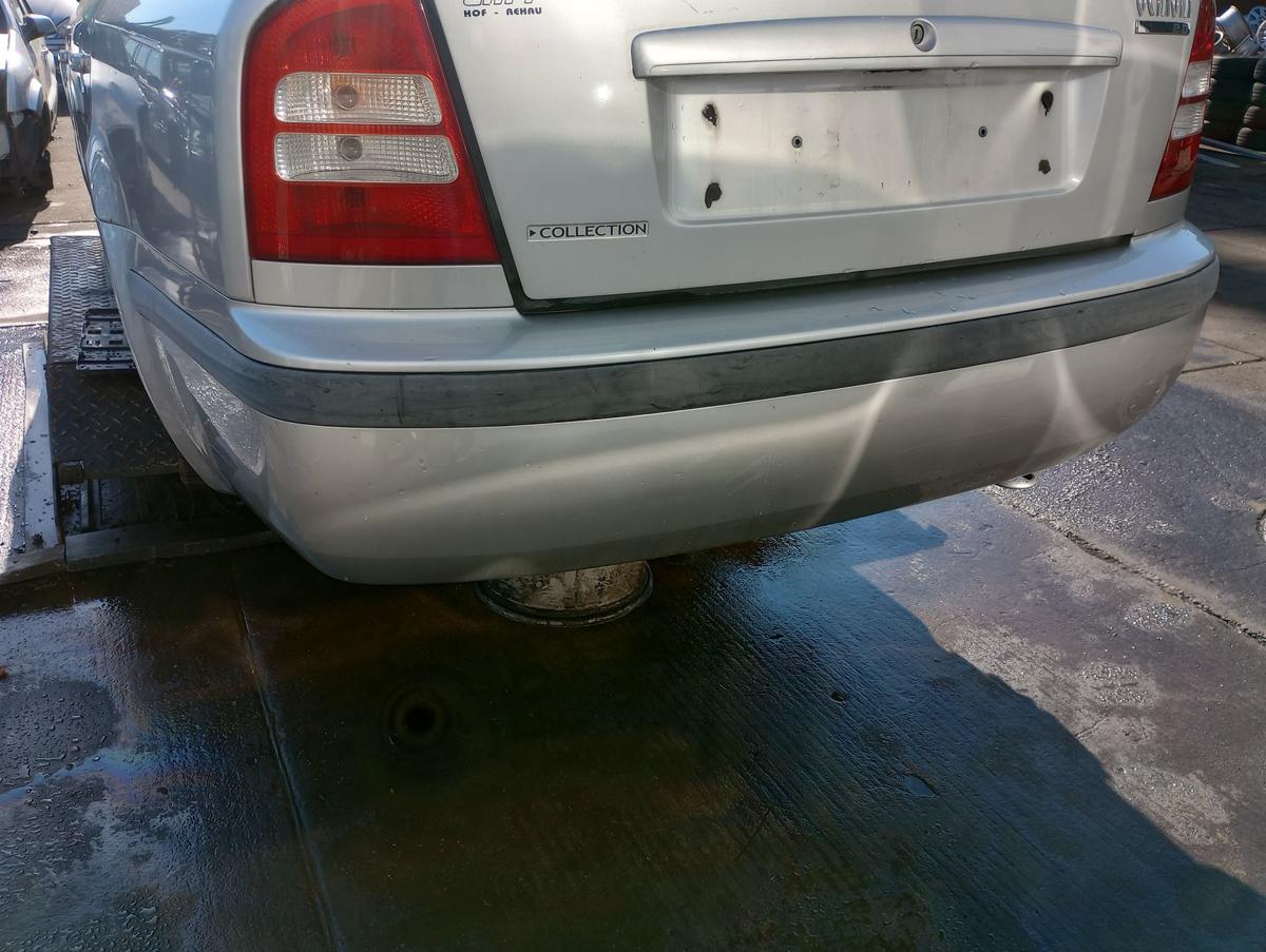 Skoda Octavia 1U orig Stoßstange hinten Stoßfänger LF7T Silber Bj 2003