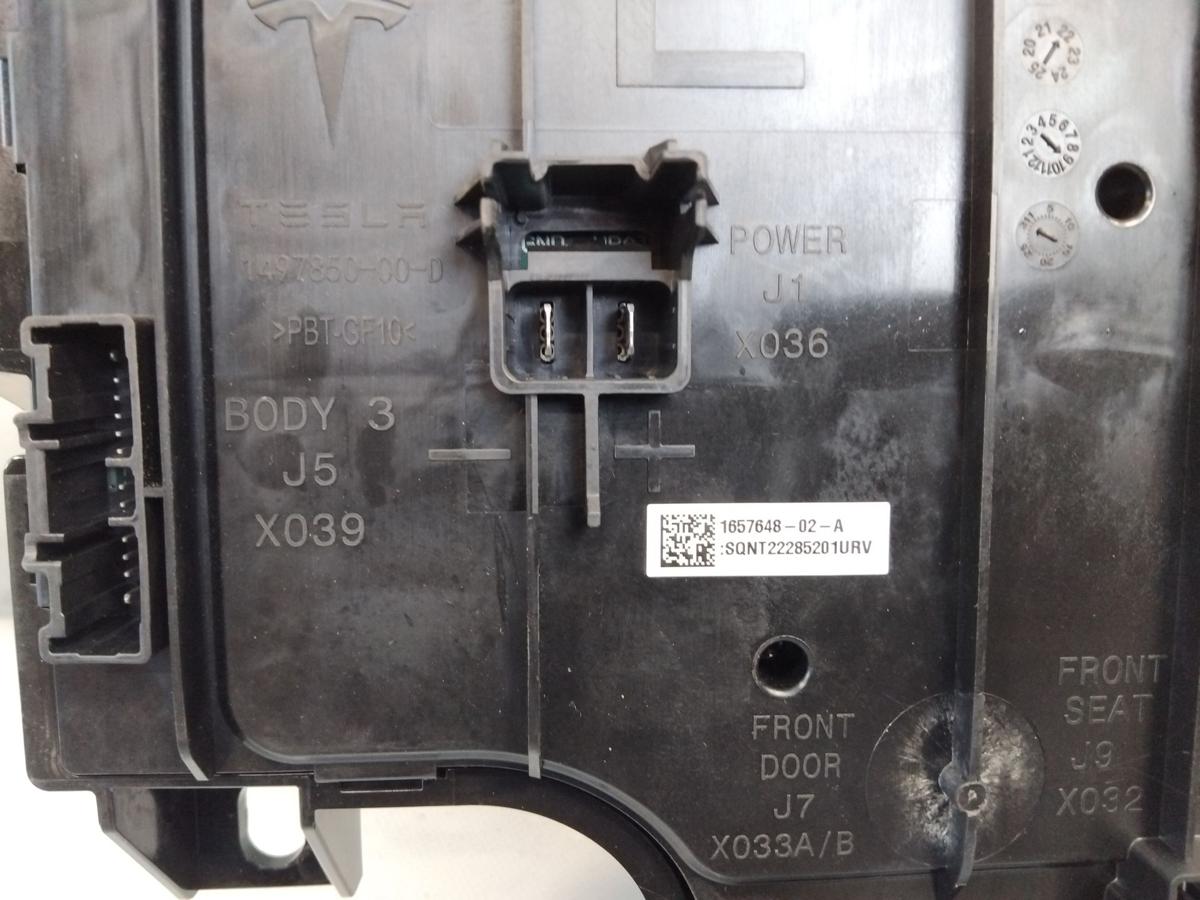 Tesla Model Y original Steuergerät BCM links 1657648-02-A 1497850-00-D Bj.2022