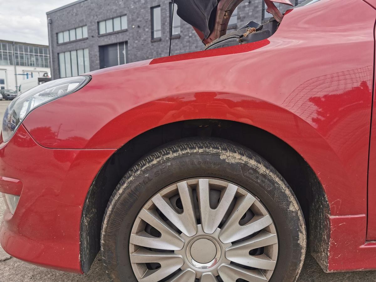 Hyundai I30 CW FD Kotflügel Fender Seitenwand vorn links HAT Glowing Red 10-12