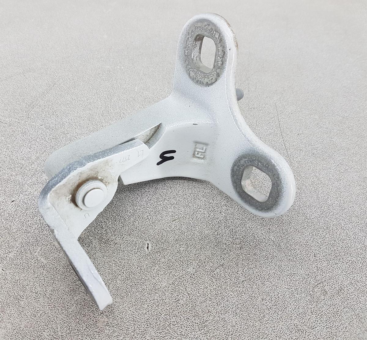 Tesla Model Y Satz T&uuml;rscharniere vorn links Bj2022 in PPSW White Water Pearl