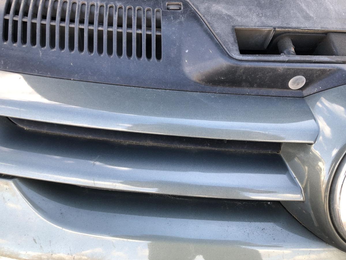 VW Golf 5 V 1K K&uuml;hlergrill Frontgrill Grill mit Logo LA6Q Sagegreen