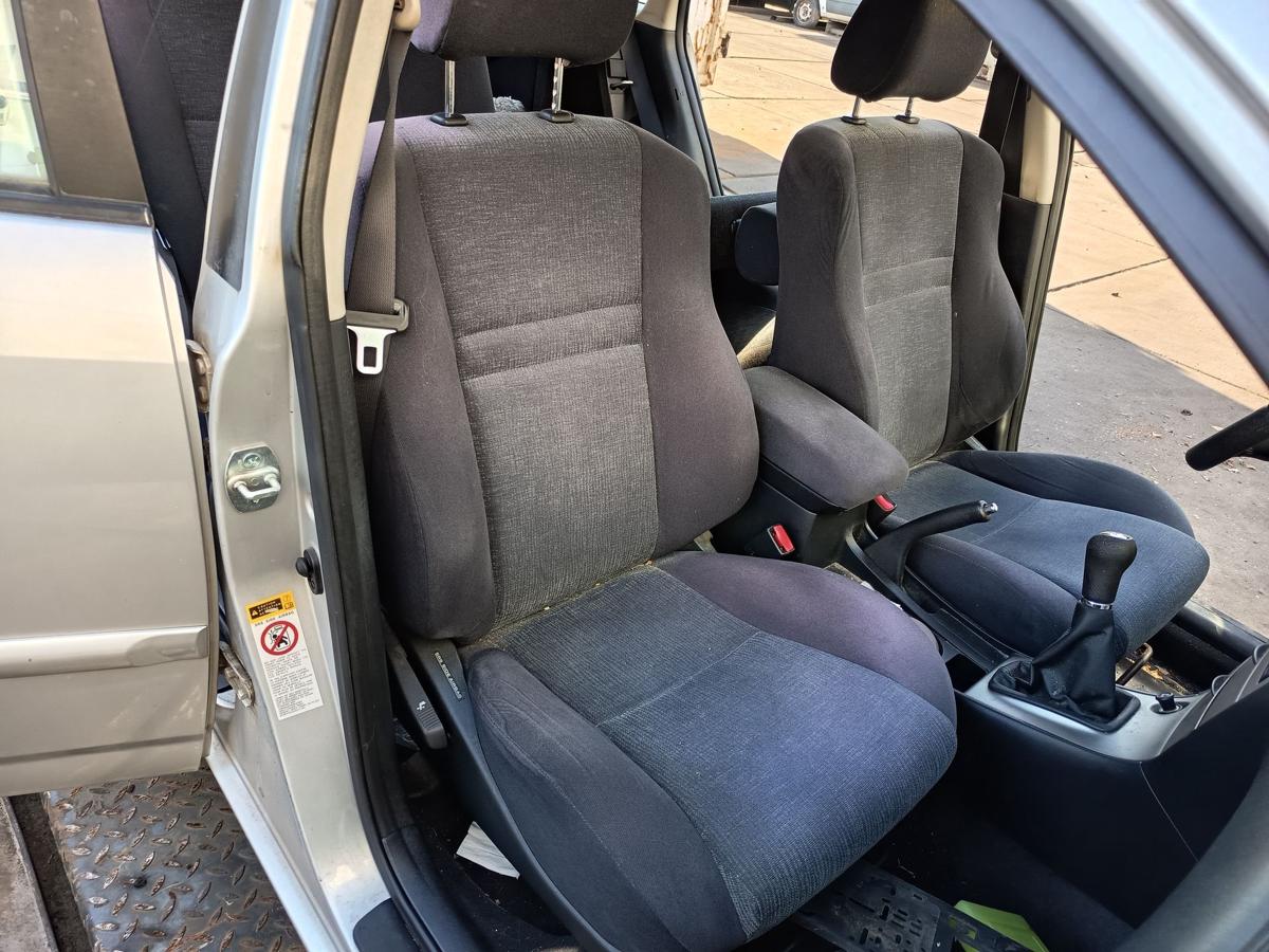 Toyota Corolla E12 original Sitz vorn rechts Beifahrer Stoff anthrazit Bj 2003