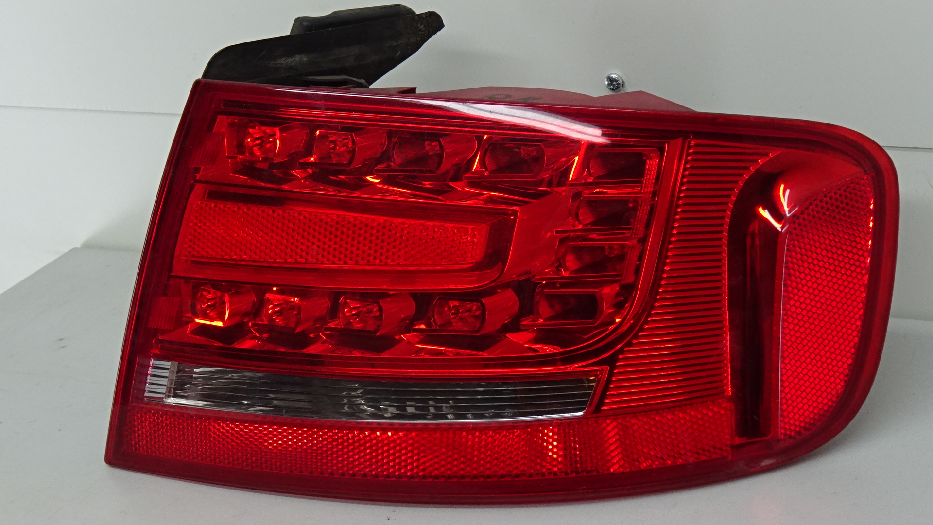 Audi A4 8K B8 Limo BJ2011 Rückleuchte Rücklicht außen rechts 8K5945096K LED Modell ab 2009