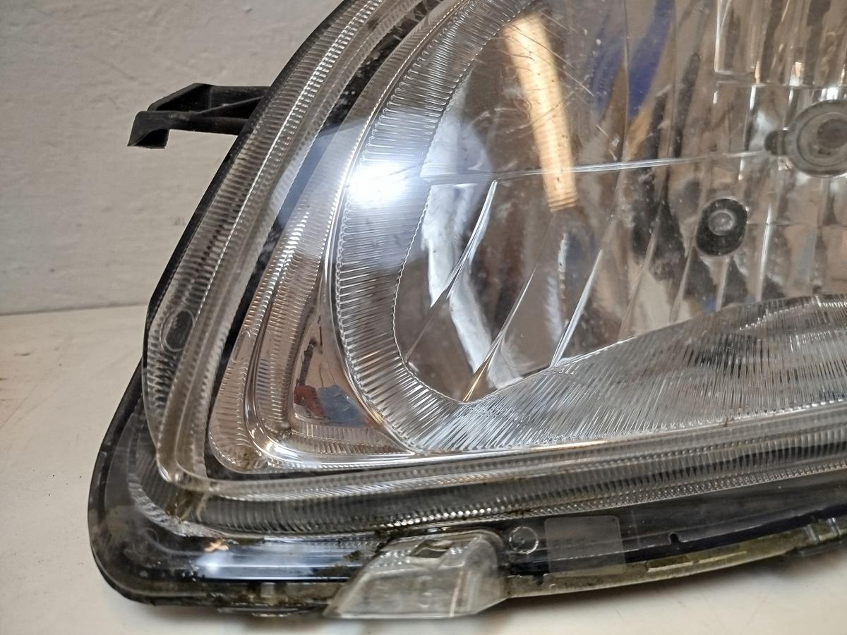 Toyota Yaris XP9 Hauptscheinwerfer Frontscheinwerfer vorn links Frankreich TEXT