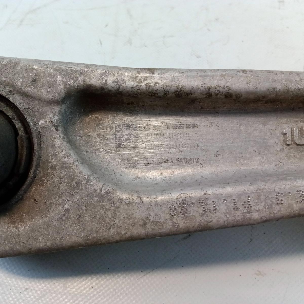 Tesla Model 3 RWD original Satz Querlenker Vorderachse unten rechts Bj.2021