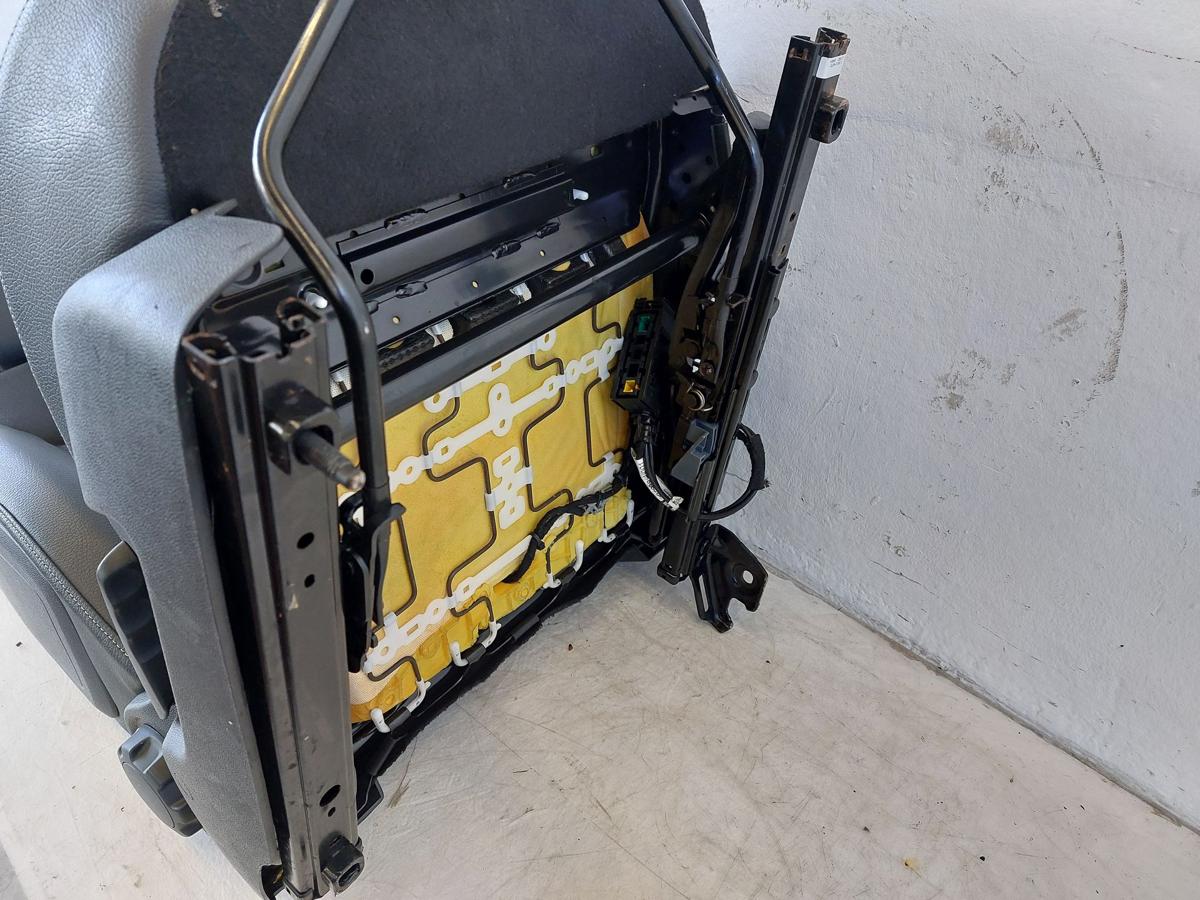 Opel Corsa D Sitz vorn rechts Beifahrersitz 3 t&uuml;rer Stoff Stoffsitz Autositz