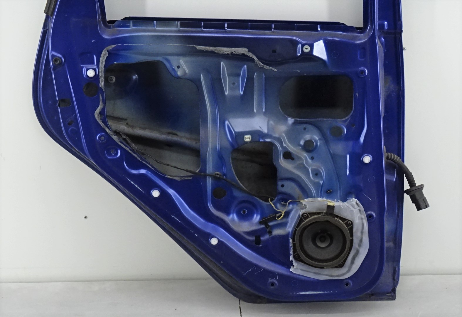 Mitsubishi Colt Z30 Tür hinten links in Atlantisblau Bj2006 Rohbautür