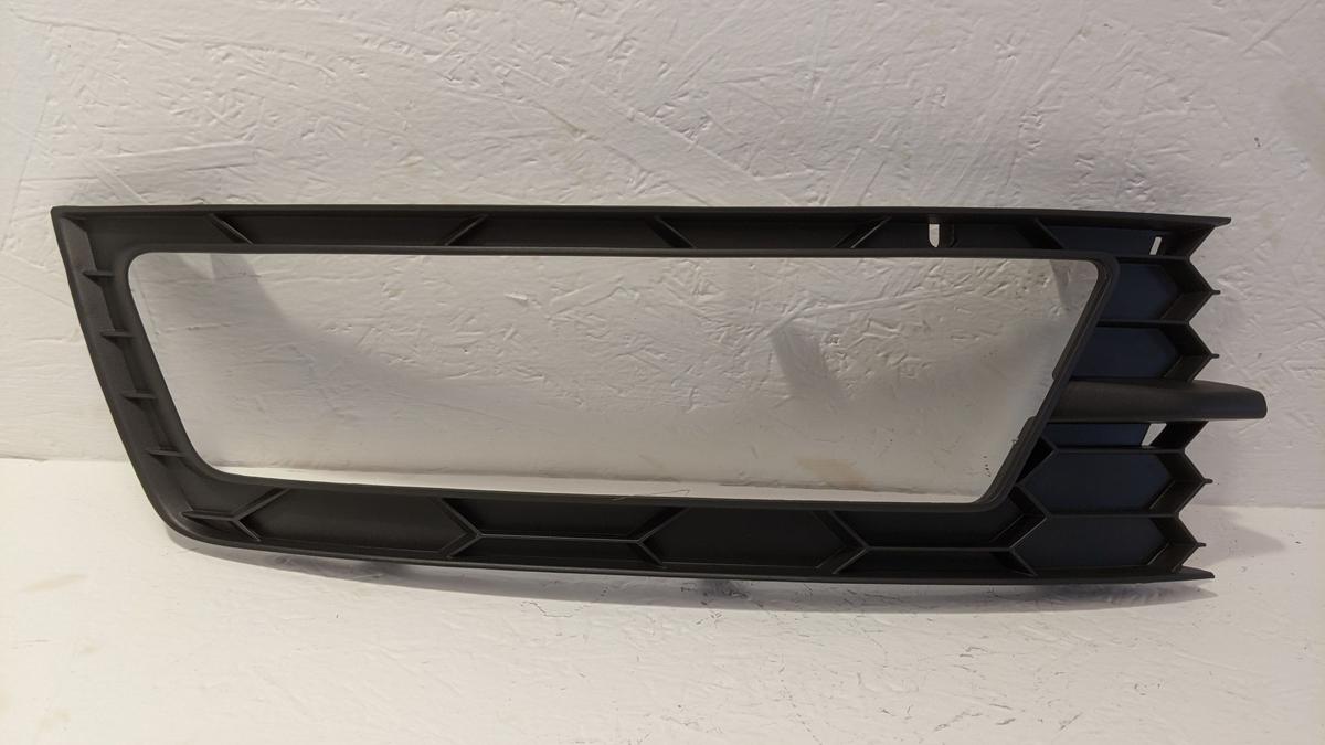 Skoda Rapid NH Blende Abdeckung Grill Gitter Nebelscheinwerfer vorn rechts