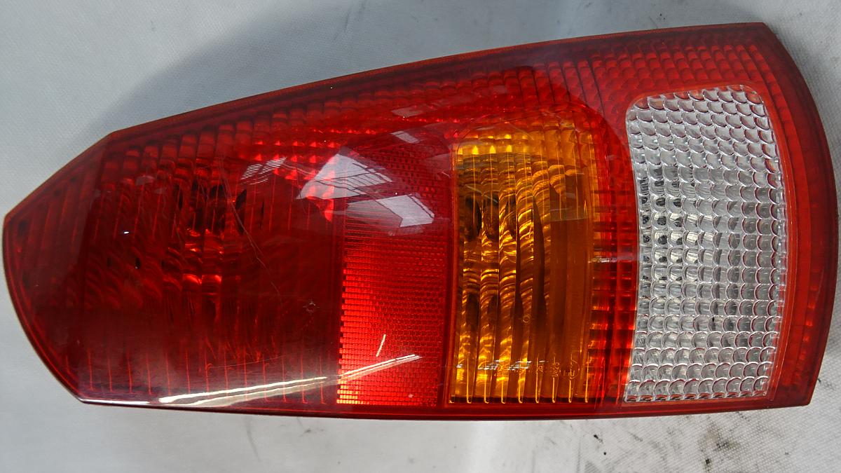 Ford Focus Tunier DN Bj 2000 Rückleuchte Heckleuchte rechts rot gelb weiss