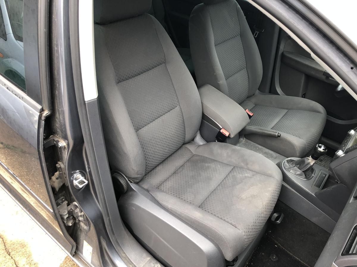 VW Touran 1T Sitz vorn rechts Beifahrersitz mit Konsole Heizung Stoffsitz OEM
