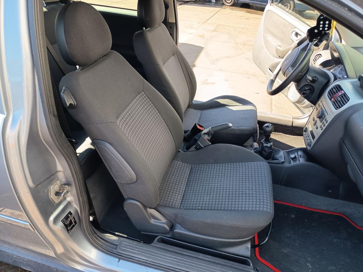 Opel Corsa C original Sitz rechts Beifahrer Stoff anthrazit 3t&uuml;rig Bj 2005