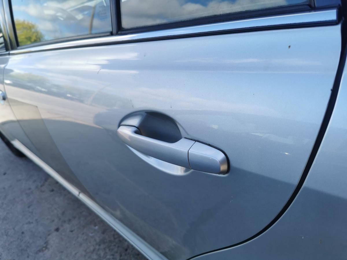 Toyota Avensis T25 Kombi Tür Autotür Fondtür hinten links 1C0 Radiant Silver ROH