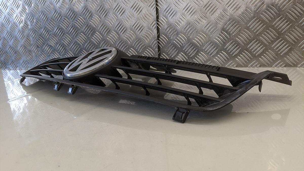 VW Polo 9N1Grill Frontgrill Kühlergrill mit Logo 6Q0853651