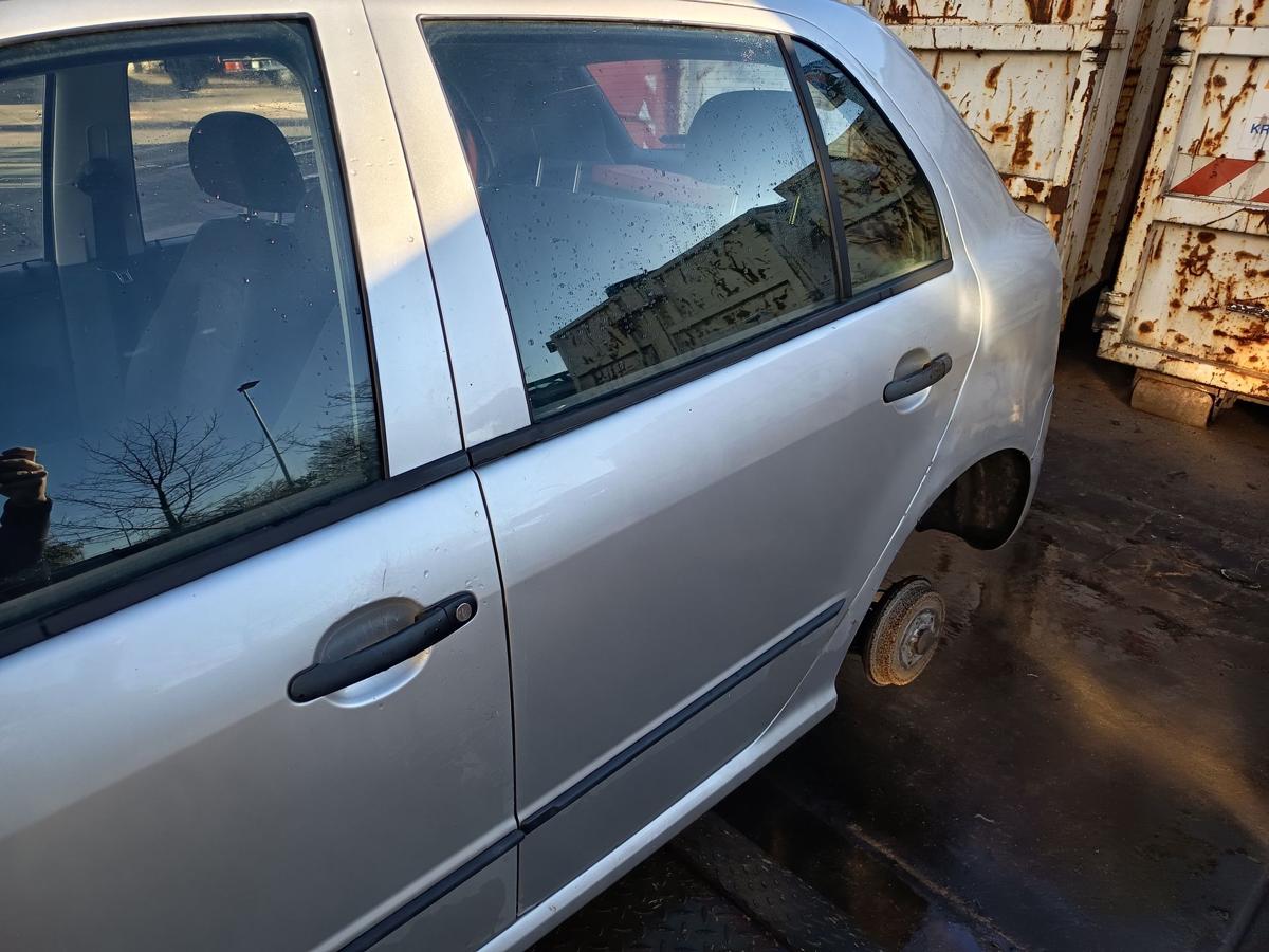 Skoda Fabia 6Y Limo original T&uuml;r hinten links Fond F7T Diamantsilber Bj 2002