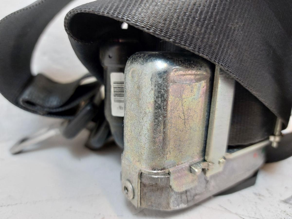 Skoda Yeti 5L Sicherheitsgurt Gurt Anschnallgurt vorn rechts Beifahrerseite OEM
