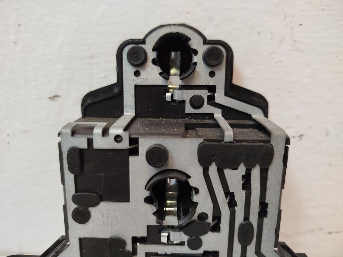 VW Golf III Cabrio 1EX Lampentr&auml;ger Lampenfassung hinten links OE