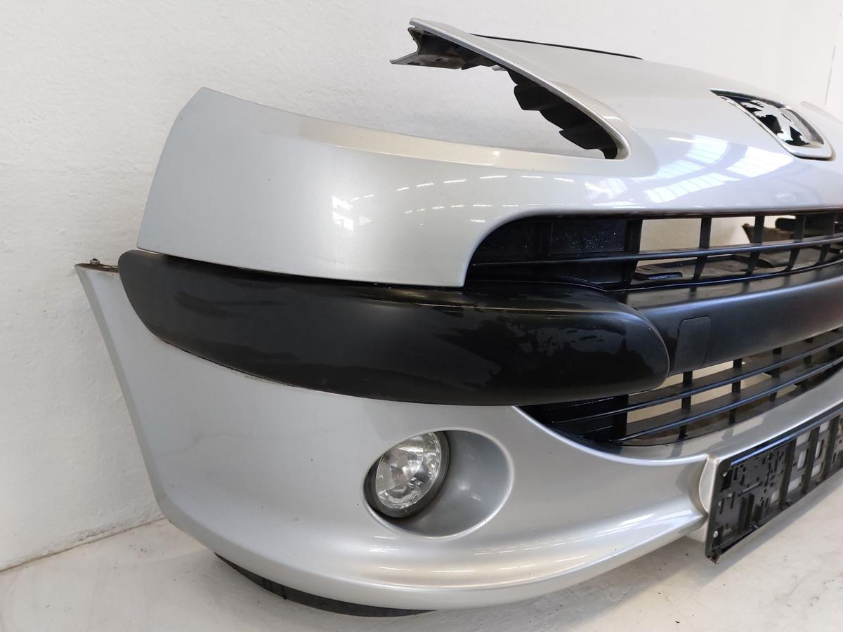 Peugeot 1007 K Stossfänger Stossstange Bumper vorn NSW EZR Aluminiumgrau Met