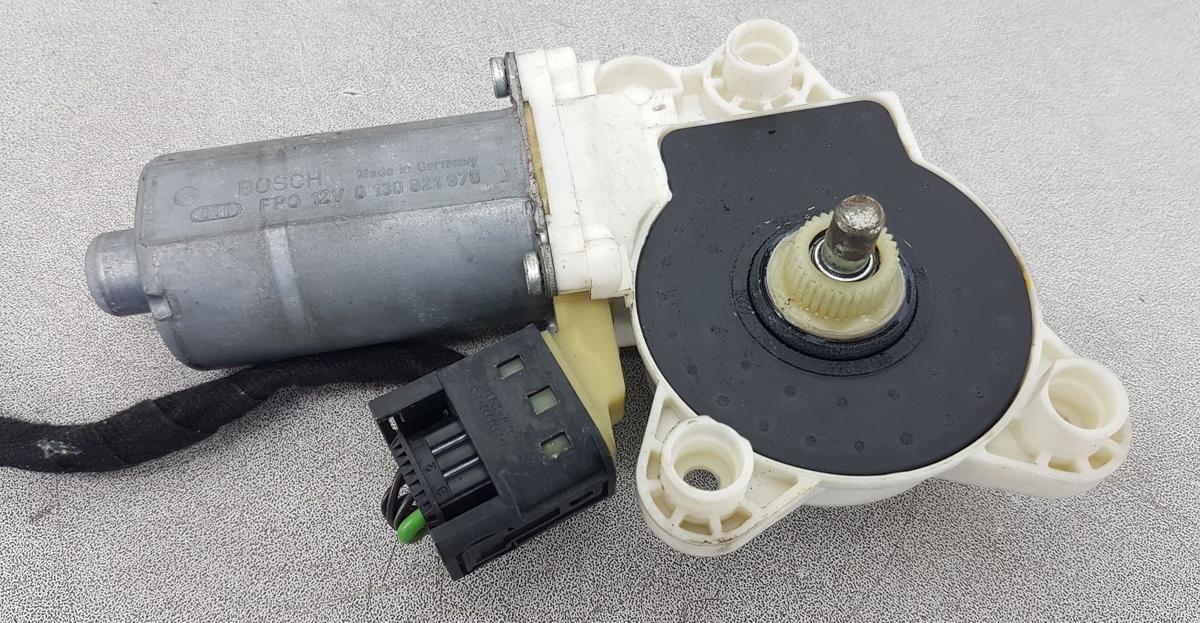 Mercedes E Klasse W211 Fensterhebermotor vorn links A2118202942 0130821970 Bj07