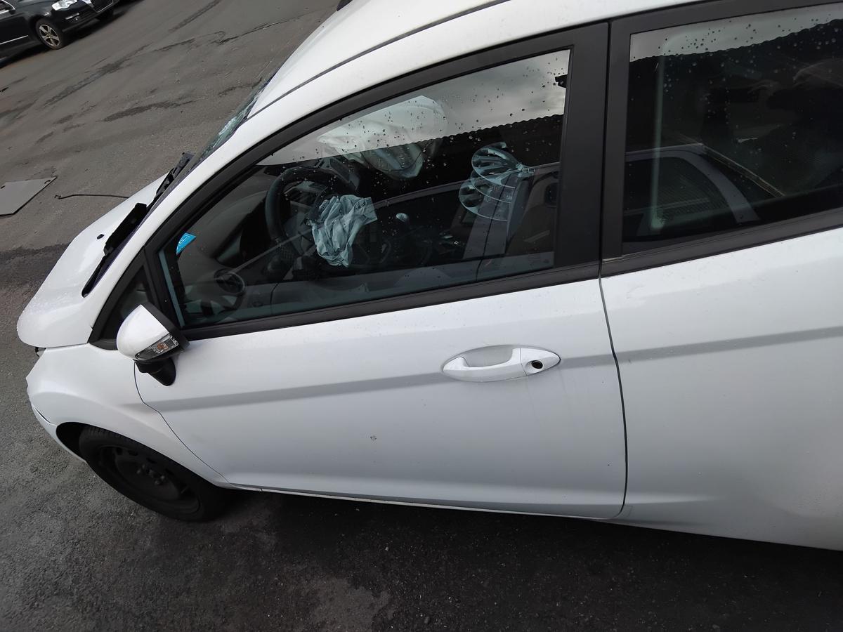 Ford Fiesta JA8 T&uuml;r vorn links Fahrert&uuml;r 3-T&uuml;rer frostwei&szlig; BJ2009