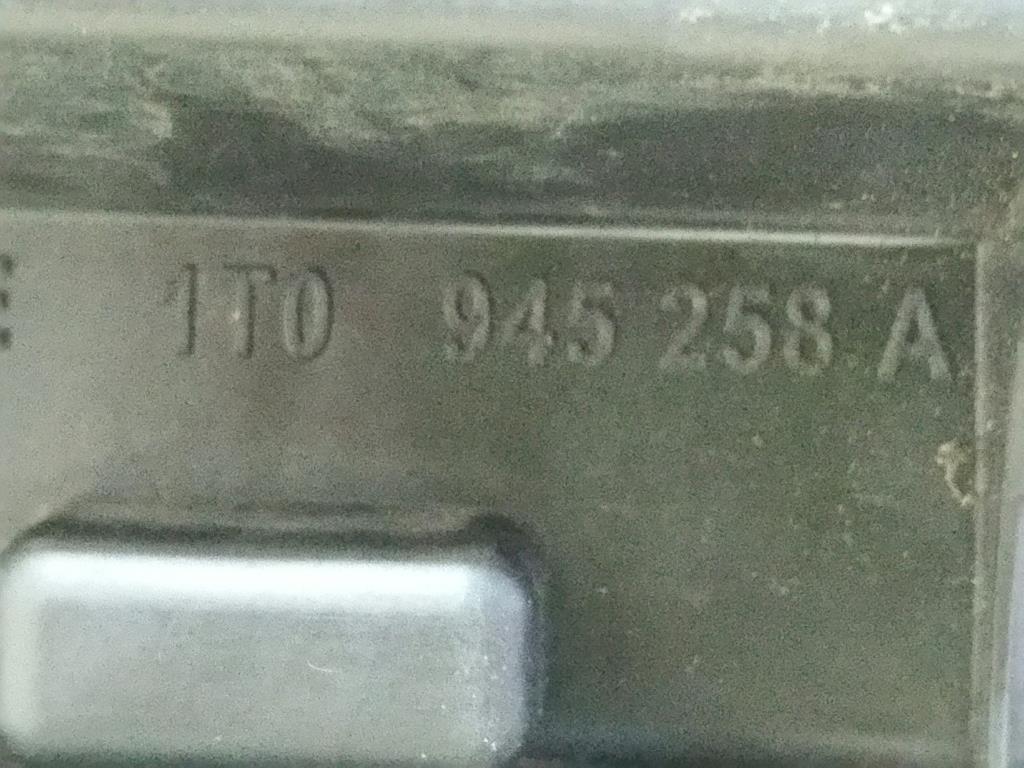 VW Touran 1T Bj.04 orig. Lampenträger rechts 1T0945258A HELLA