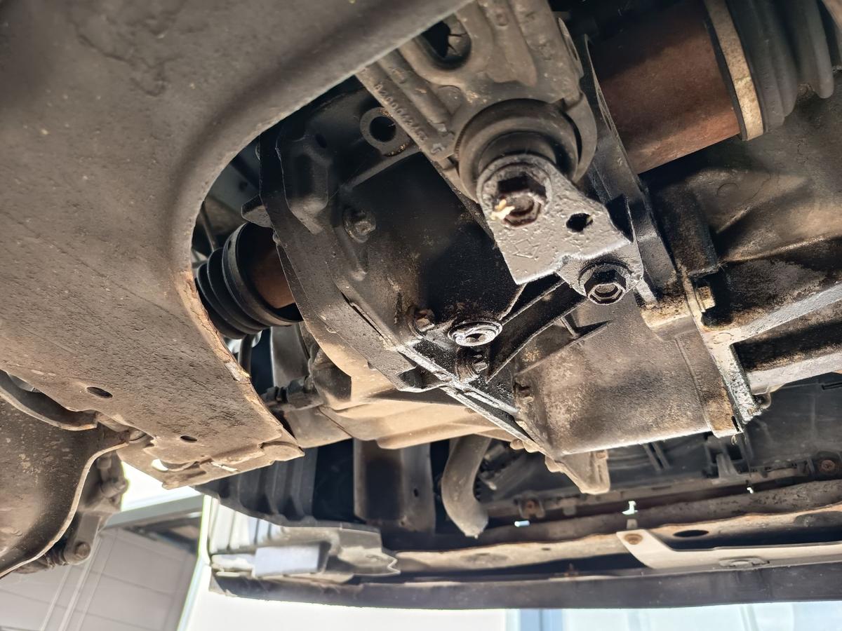 Nissan Micra K12 original 5 Gang Schaltgetriebe für CR12DE 1,2l 48kW 141Tkm Bj06