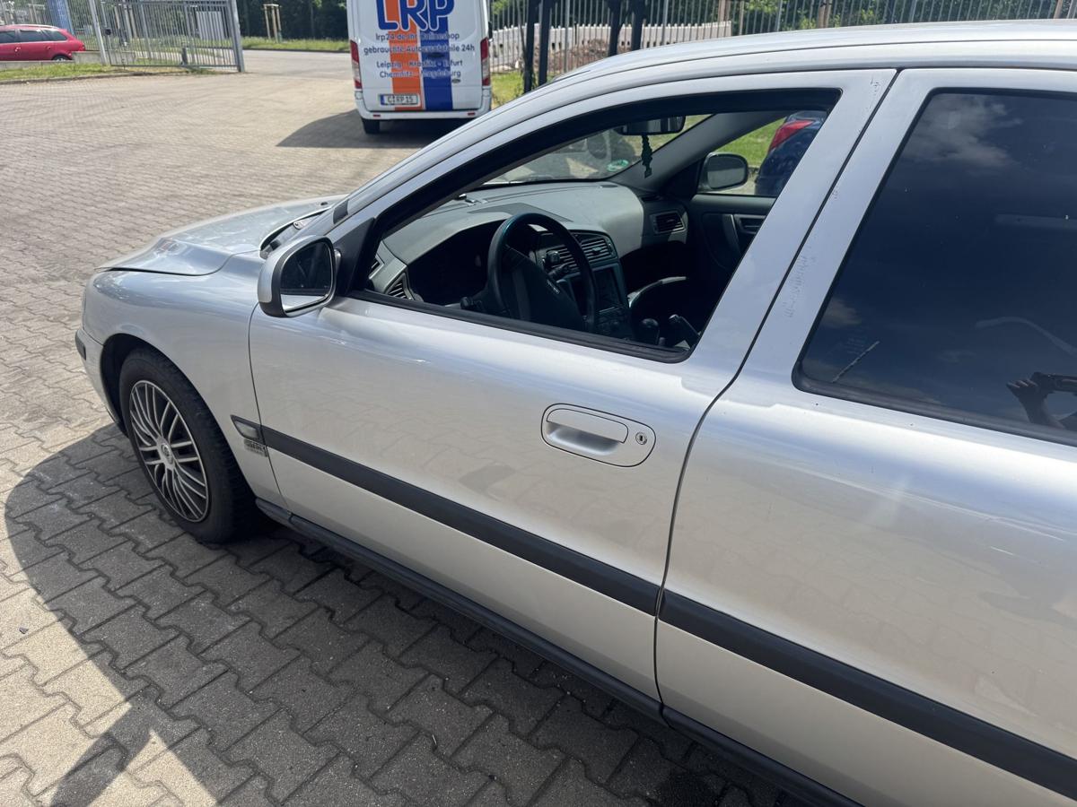 Volvo S60 original T&uuml;r vorn links 426 silbermetallic Rohbau Bj.2002