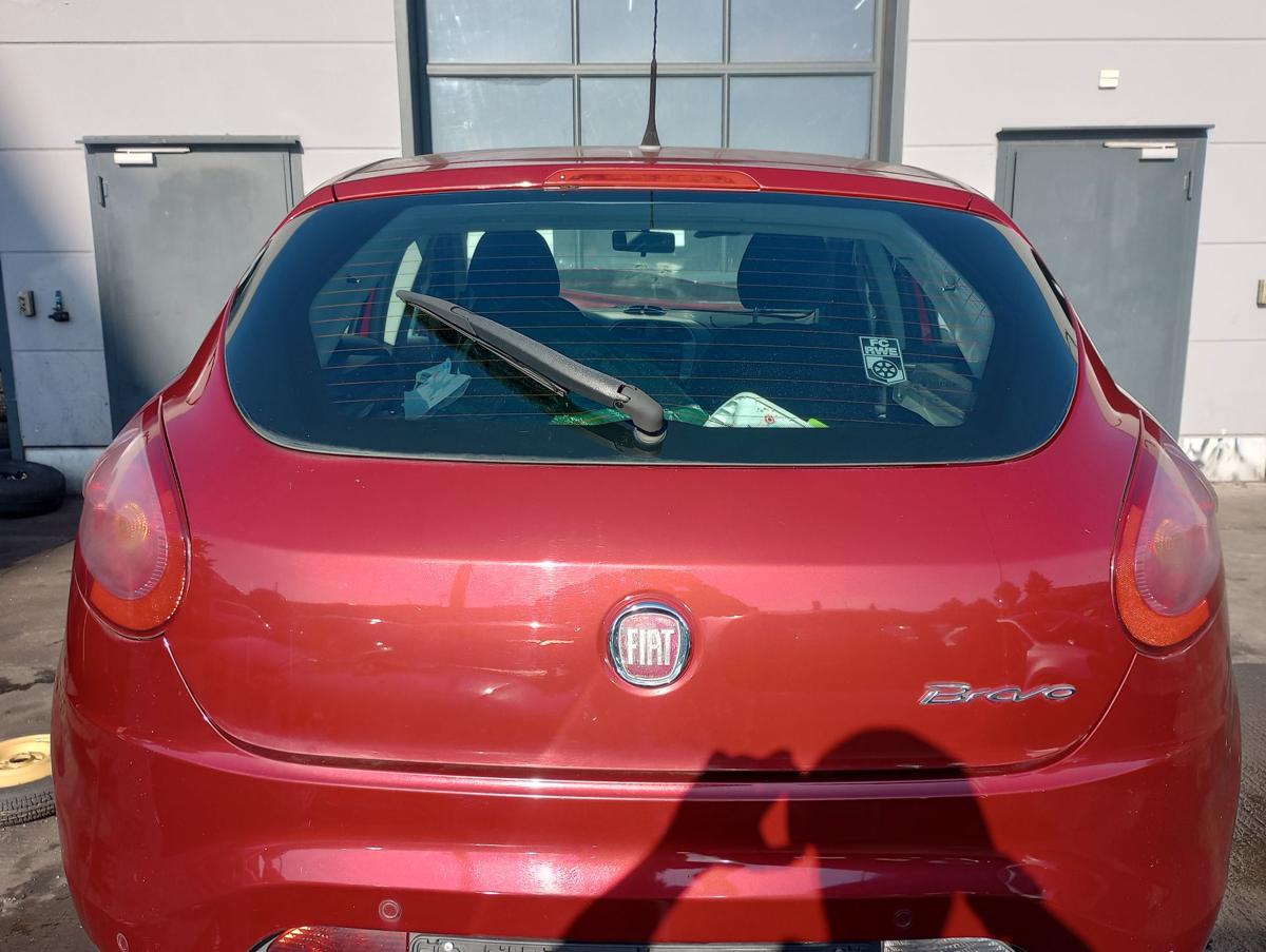 Fiat Bravo II 198 orig Heckklappe mit Scheibe Kofferraum 106/B Rot Bj 2008