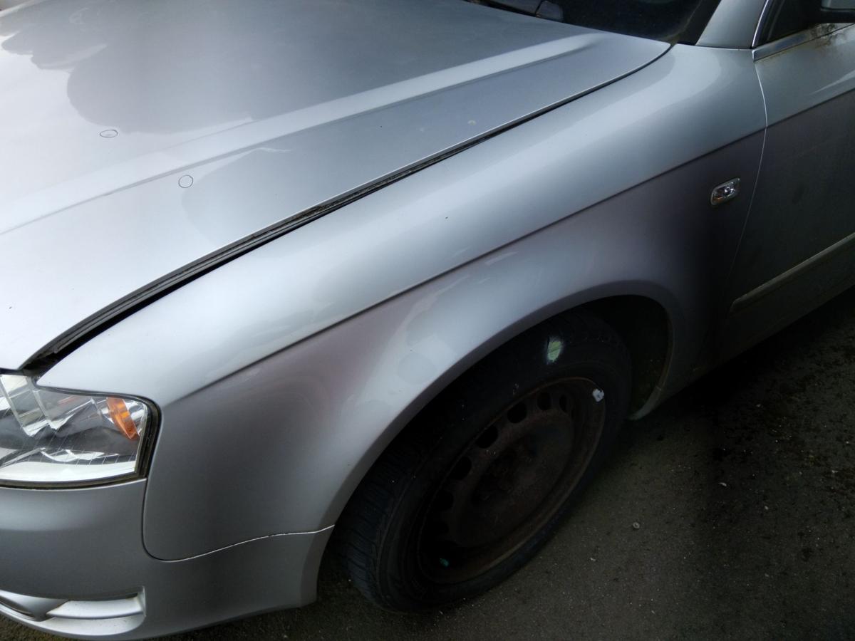 Audi A4 8E B7 original Kotflügel vorn links lichtsilber LY7W BJ2006