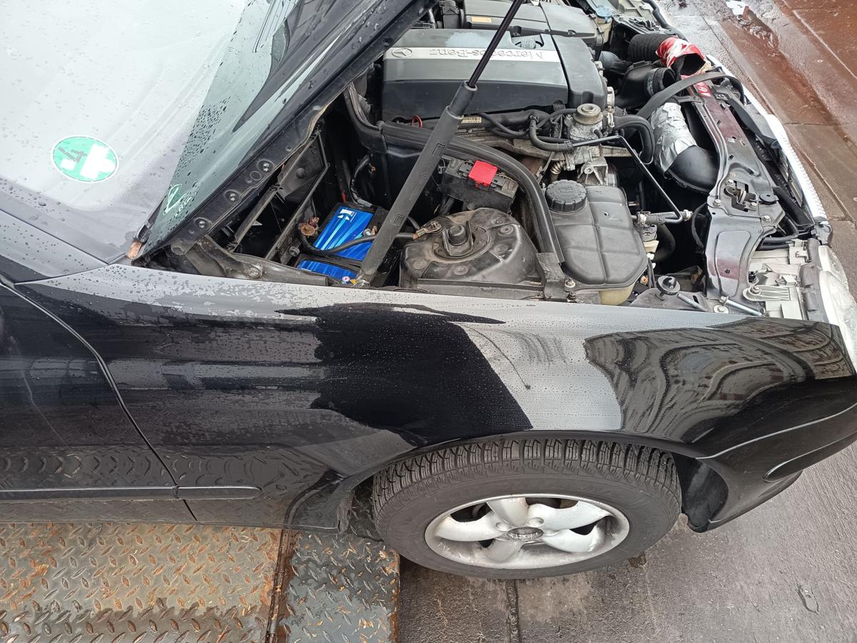 Mercedes Cl203 Sportcoupe original Kotfl&uuml;gel rechts 197 Obsidianschwarz Bj 2005