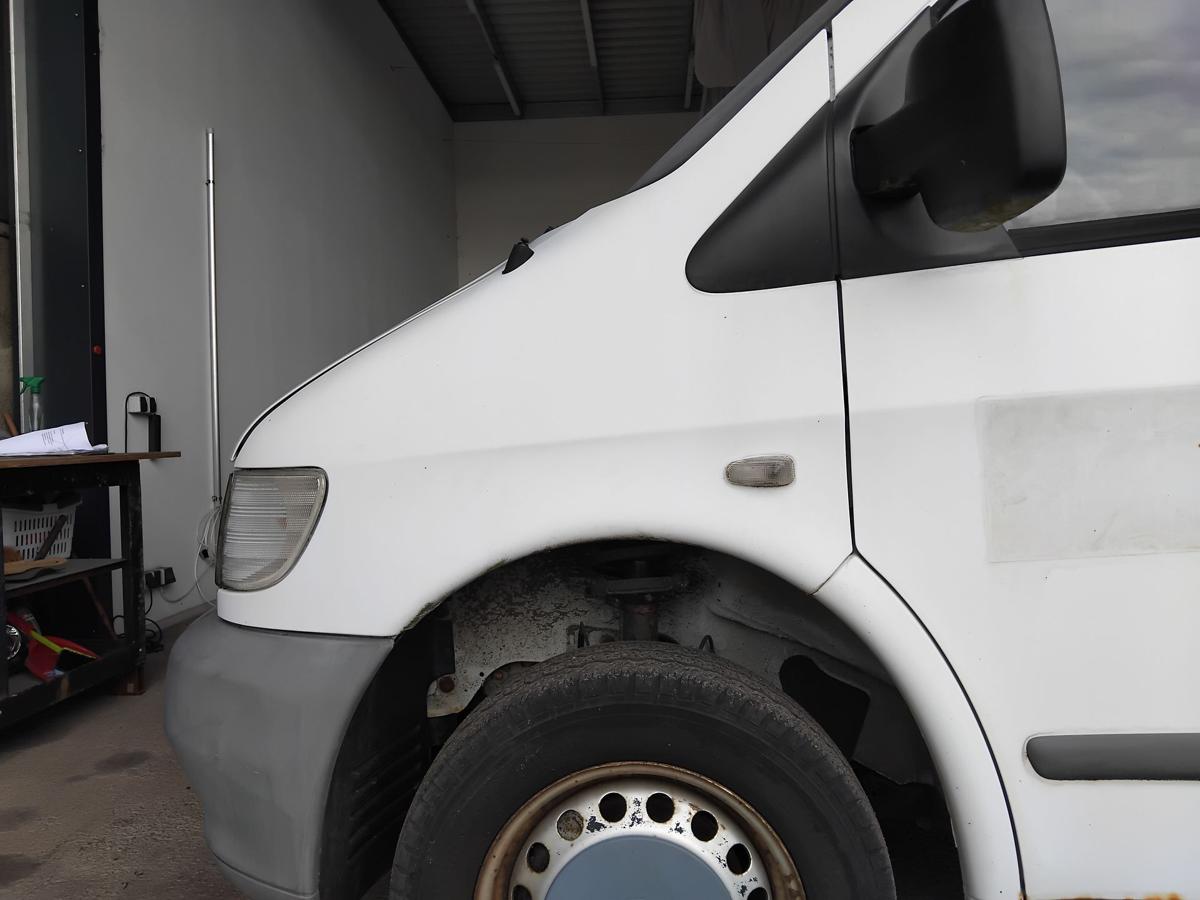 Mercedes Vito 638 original Kotflügel vorn links arktikweiss 9147 BJ2003