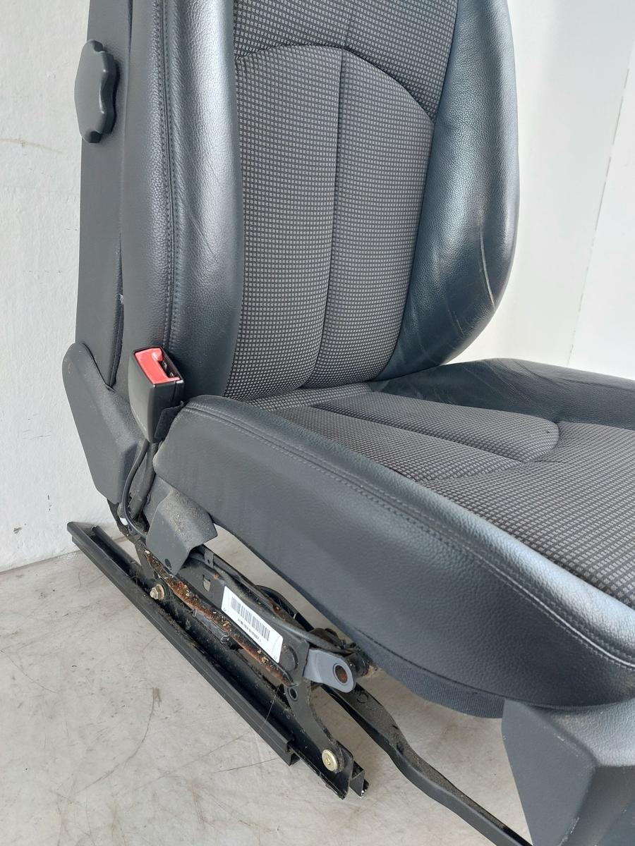 Mercedes E Klasse W211 Sitz vorn links Fahrersitz Teilleder Stoff Heizung