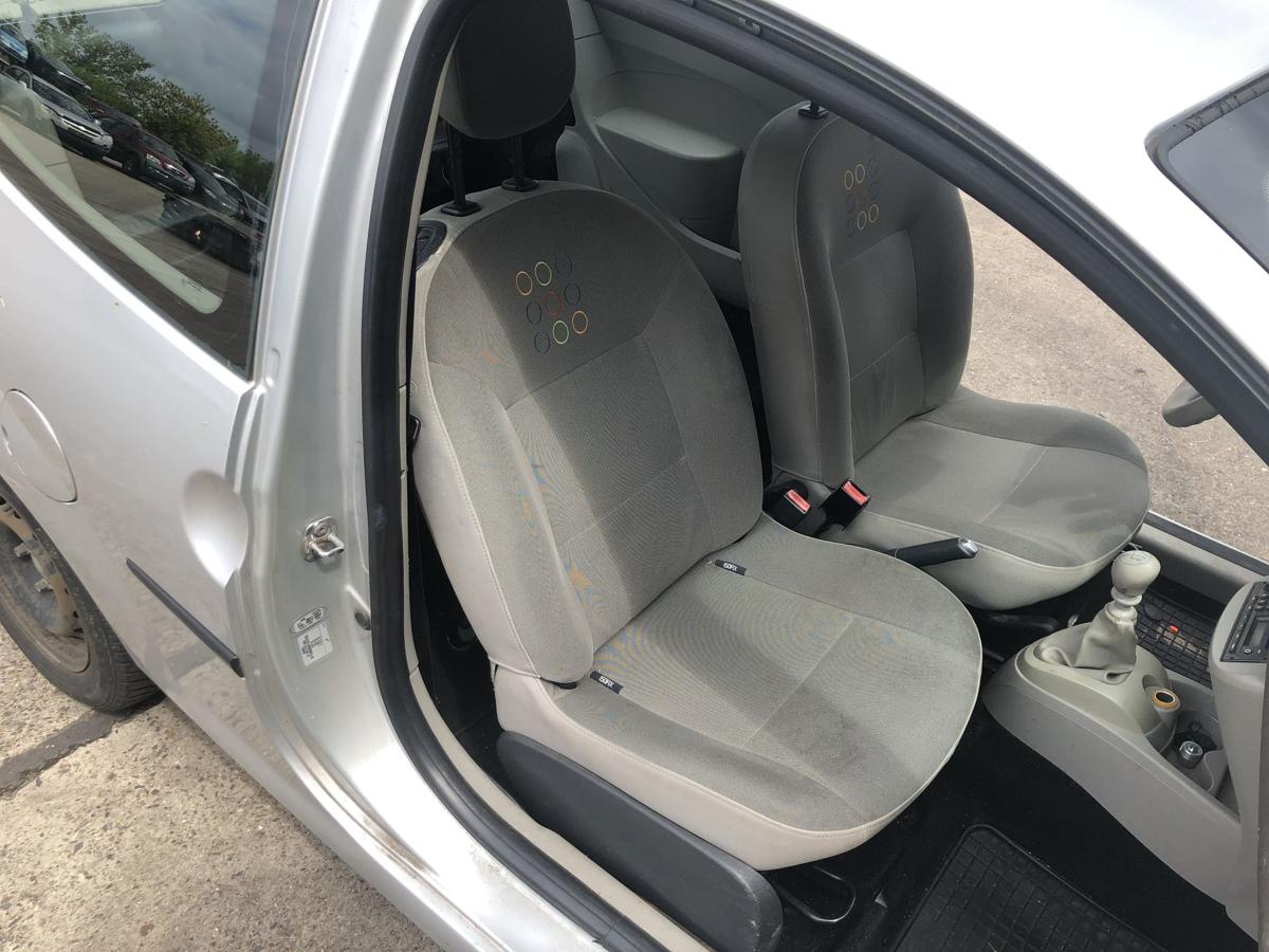 Renault Twingo 2 II Sitz vorn rechts Beifahrersitz Stoff Autositz ISOFIX