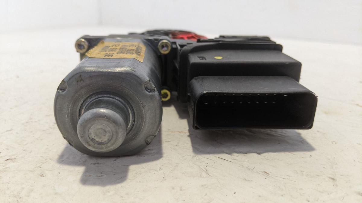 VW Passat 3B Fensterhebermotor Motor Fensterheber hinten links BROSE