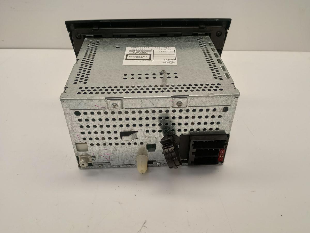 Fiat Bravo II 198 original Radio Autoradio CD Bj 2008