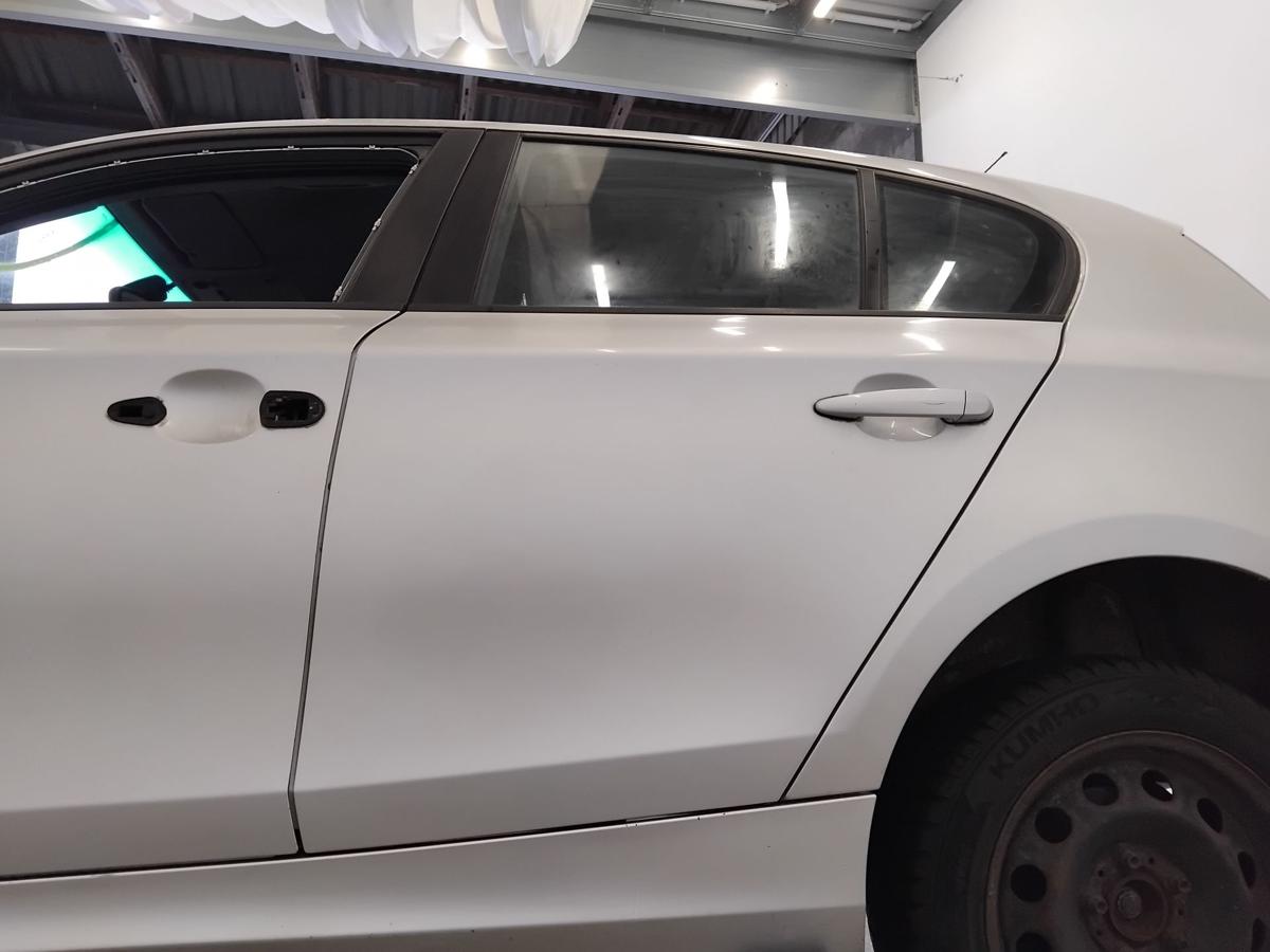 BMW 1er E87 T&uuml;r hinten links 354 Titansilbermetallic BJ2007 5 T&uuml;rer