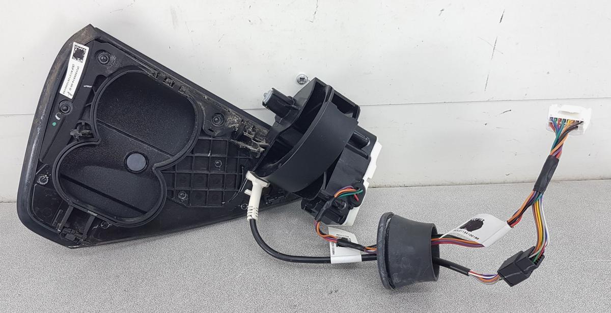 Tesla Model Y Ladeklappe Blende Seitenteil Bj2022 1505514-00-D Ladebuchse