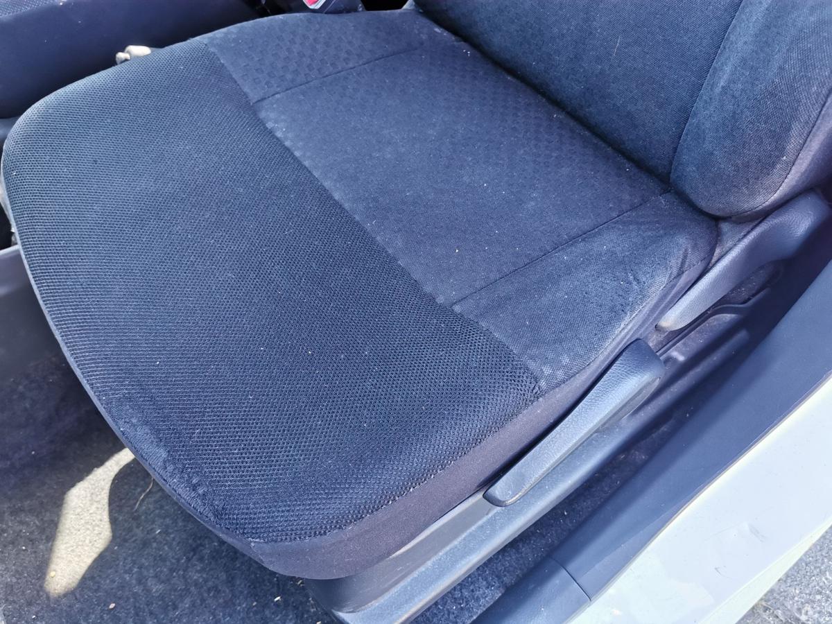 Daihatsu Materia M4 Fahrersitz Sitz Autositz Stoff vorn links Höhenverstellung